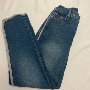 Frame Denim Le Sylvie Crop Jeans in Mid Wash Crop Indigo